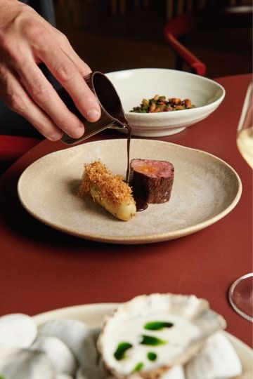 Alma Prague Wine Bar sommelier Dragan Bogdanovic